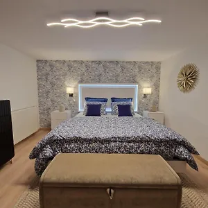 https://a-loree-des-oliviers.hotels-rhonealpes.com